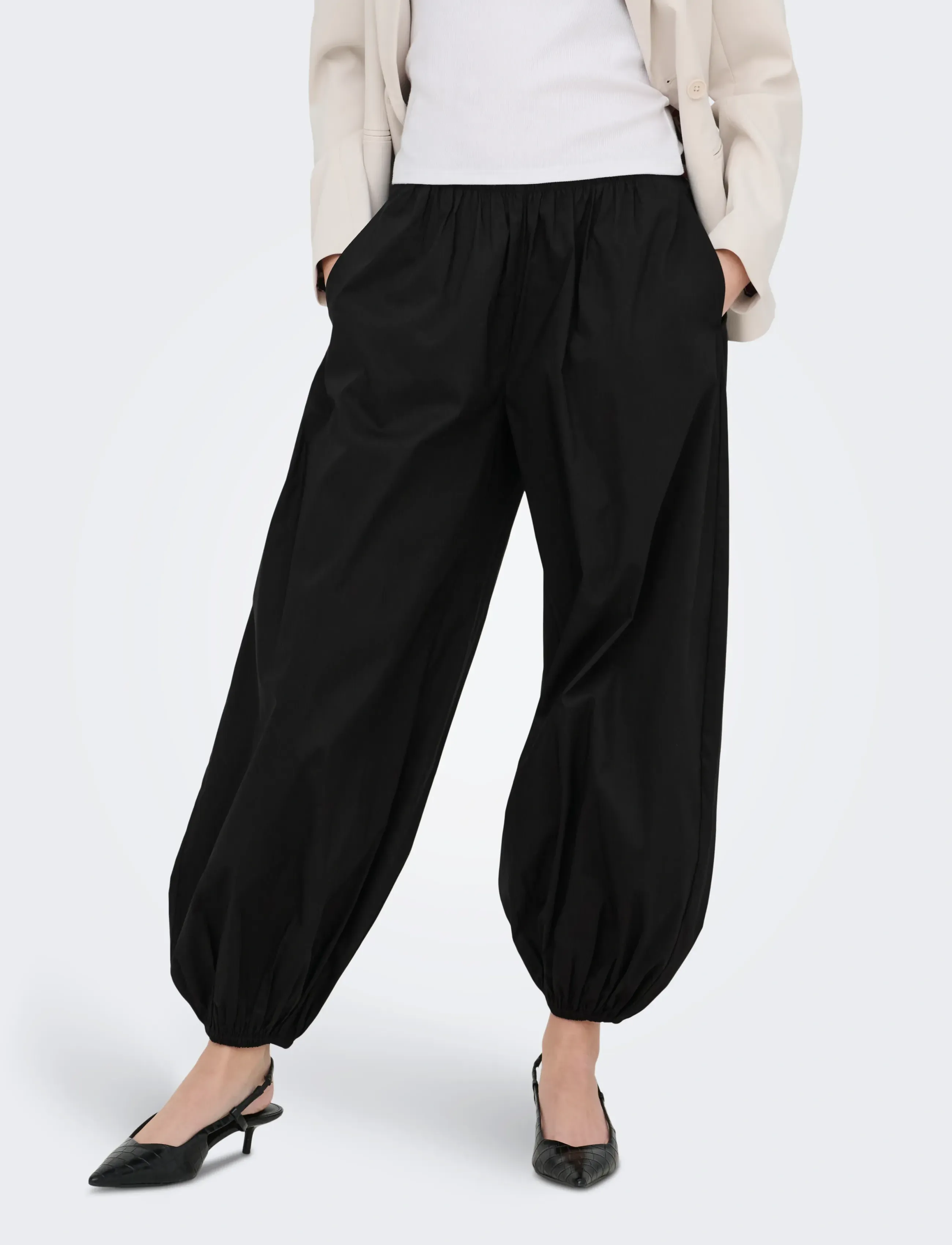JDY JDYFRANKIE MW BALLOON PANT WVN - Tøj - BLACK / black