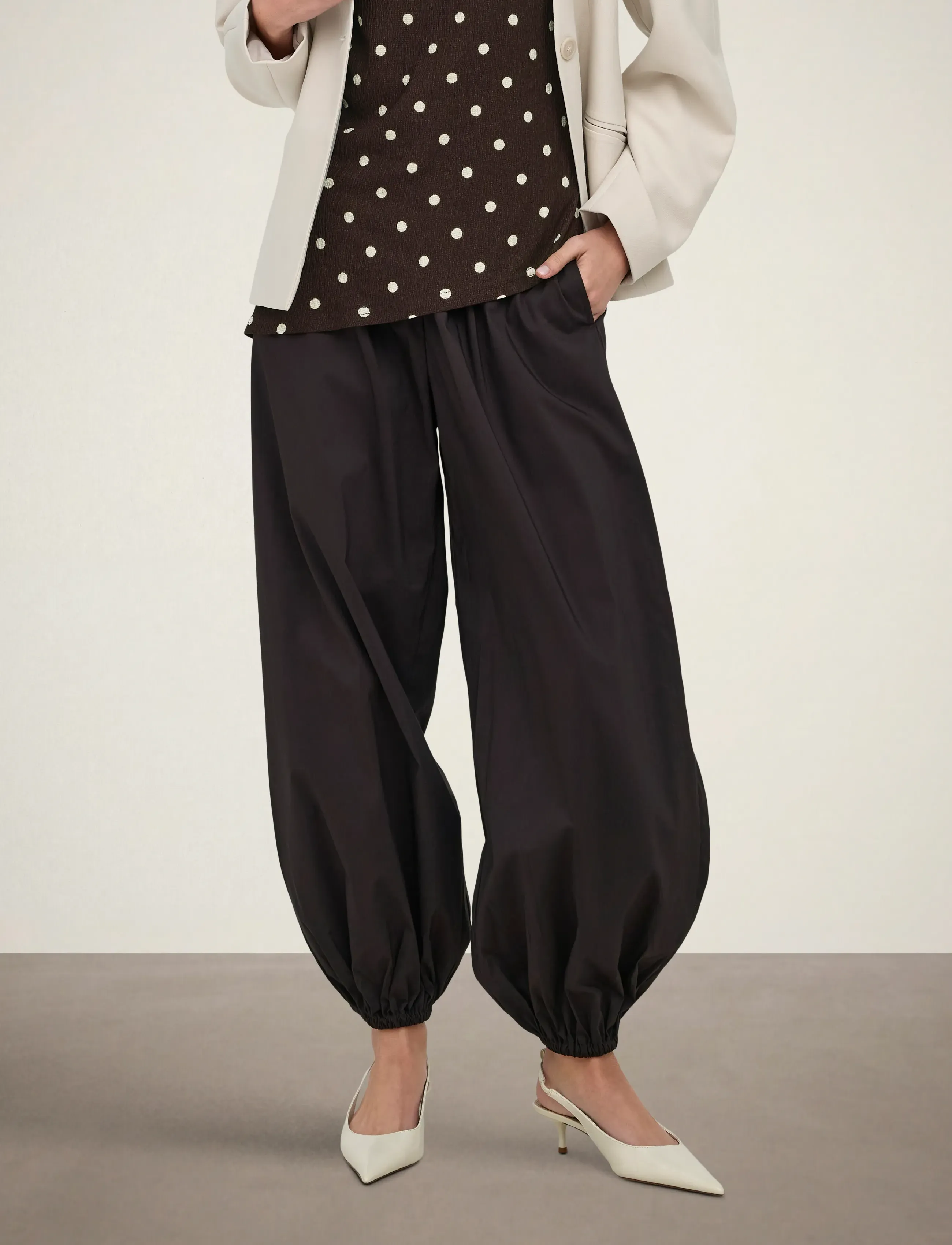 JDY JDYFRANKIE MW BALLOON PANT WVN NOOS - Barrel püksid - CHOCOLATE TORTE / brown