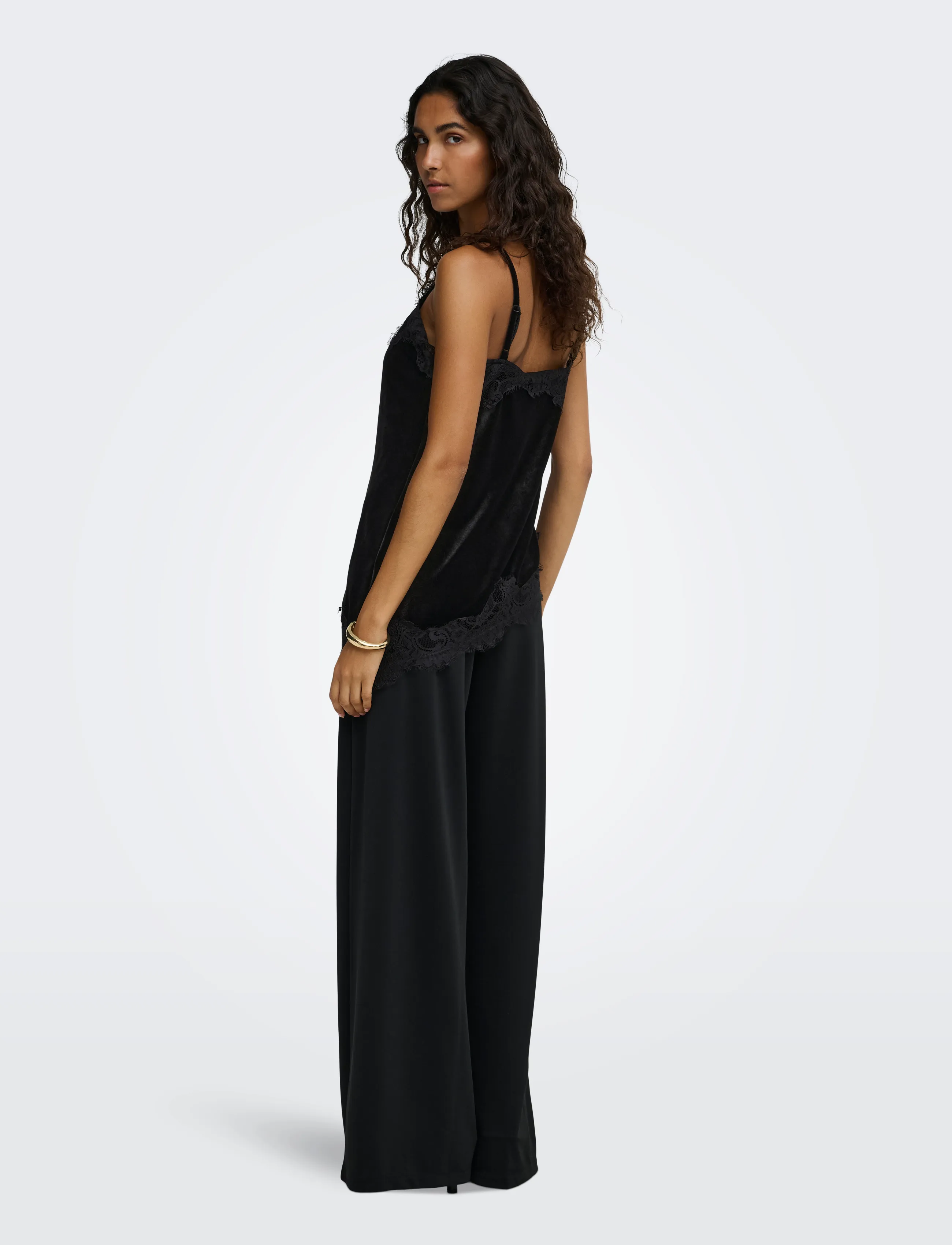 JDY - JDYVALERIE S/L VELVET LACE TOP JRS - Ärmellose tops - black - 3