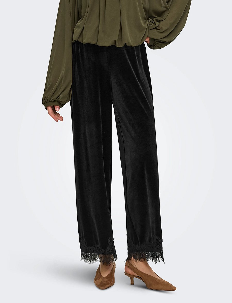 JDY - JDYVALERIE VELVET LACE PANT JRS - hose mit geradem bein - black - 0
