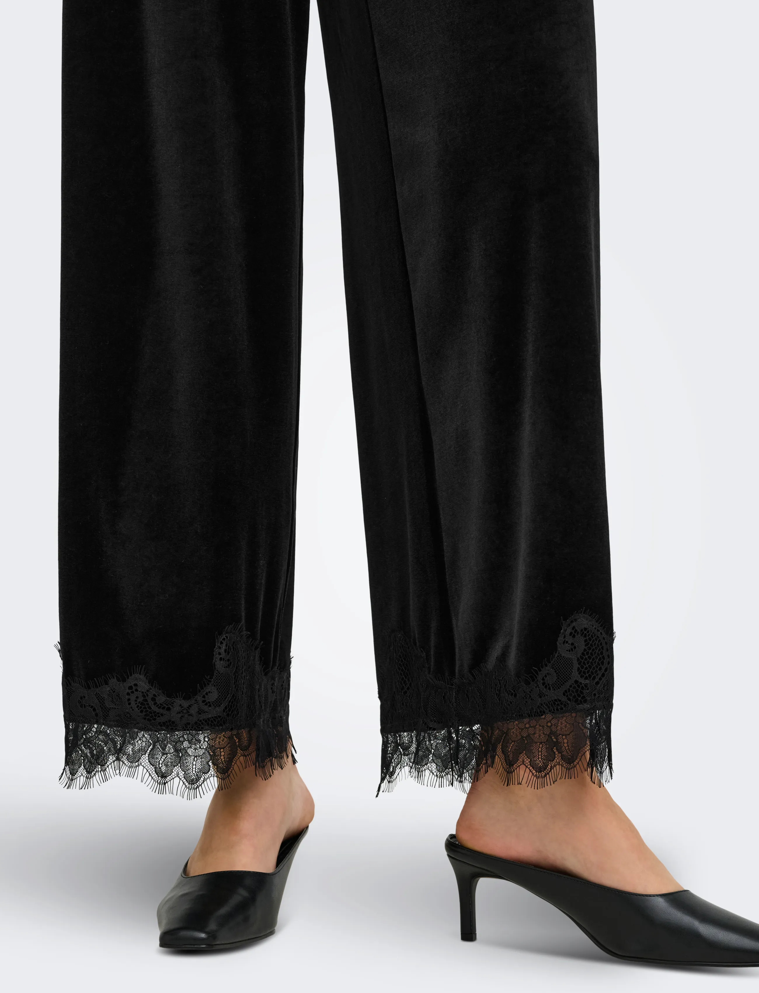 JDY - JDYVALERIE VELVET LACE PANT JRS - hose mit geradem bein - black - 5