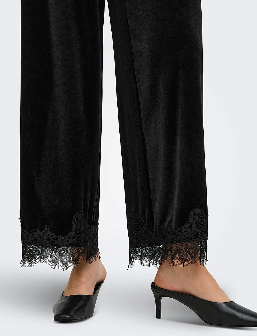 JDY - JDYVALERIE VELVET LACE PANT JRS - hose mit geradem bein - black - 5