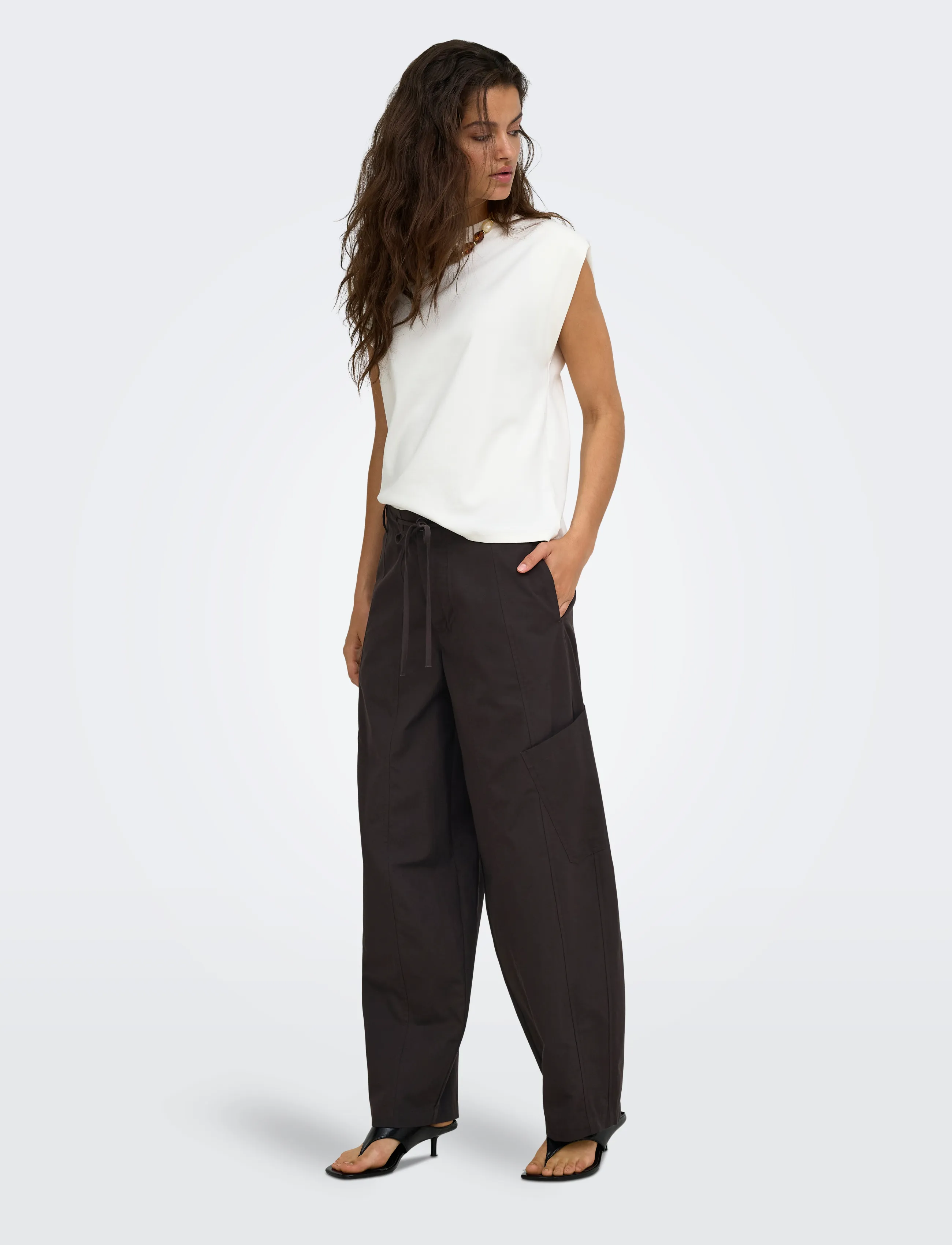 JDY - JDYGEO MW CARGO PANTS WVN EXP NOOS - cargo-hosen - chocolate torte - 4