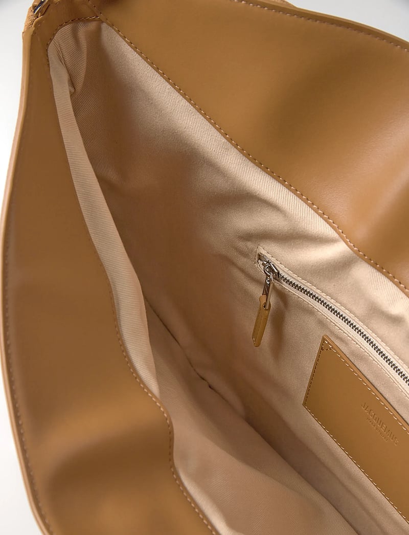 Jacquemus - The Ovalo Bag - modetrends - brown - 4