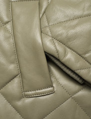 Jakke - Becky Faux Leather Quilted Short Bomber Jacket - wiosenne kurtki - olive - 3