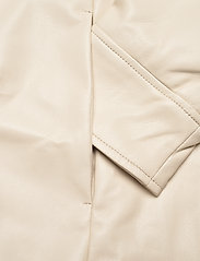 Jakke - Sharon Faux Leather Shacket With Fur Collar - kevadjakid - cream - 3