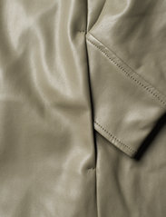 Jakke - Sharon Faux Leather Shacket With Fur Collar - lentejassen - olive - 3