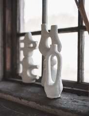 Jakobsdals - Sculpture - Poise - porcelain figurines & sculptures - white - 2
