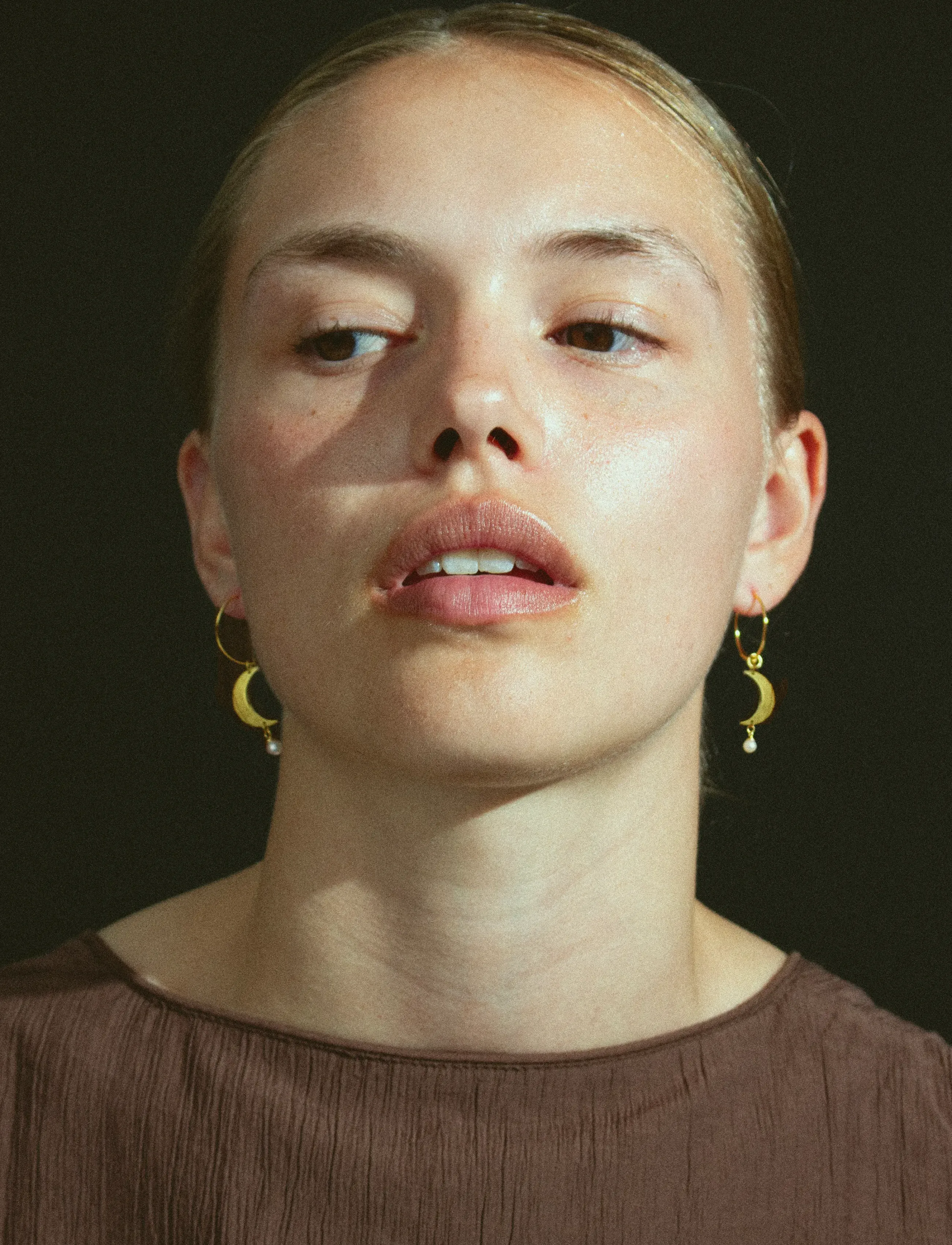 Jane Koenig Half Moon Creole with pearl - Jane Koenig - 18 CARAT GOLDPLATED STERLINGSILVER / gold