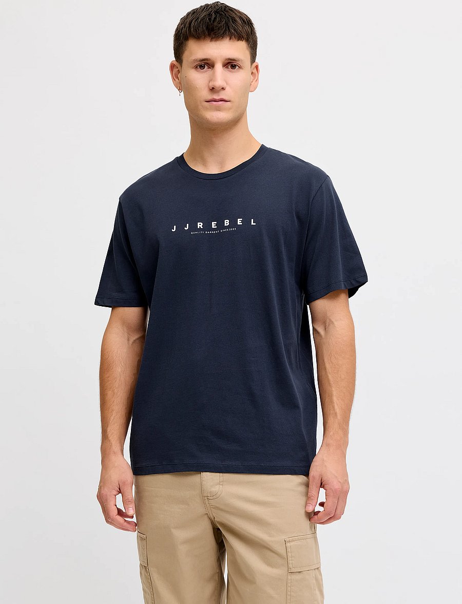 JJ REBEL - JREBROCKY LOGO TEE SS CREW NECK SN - lühikeste varrukatega t-särgid - navy blazer - 0