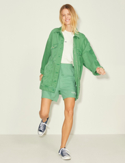JJXX - JXBARBARA HW RELAXED VINT SHORTS - lowest prices - absinthe green - 7