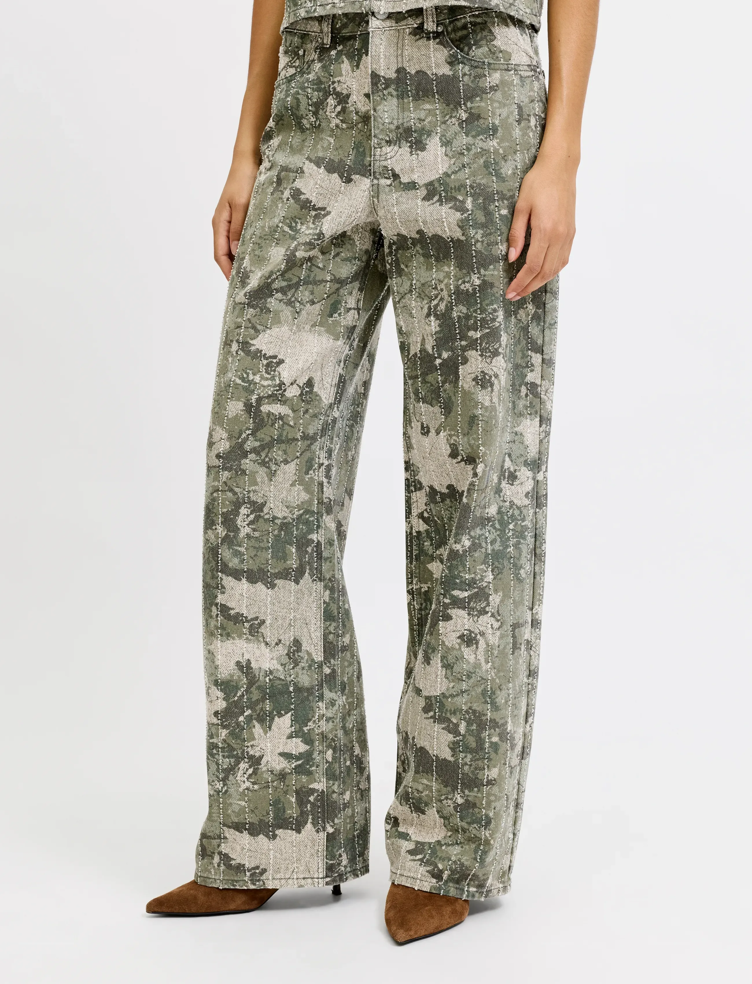 JJXX JXZOE SILLE WIDE AOP HW PANTS PNT LN - Bukser - DUSKY GREEN / khaki/green