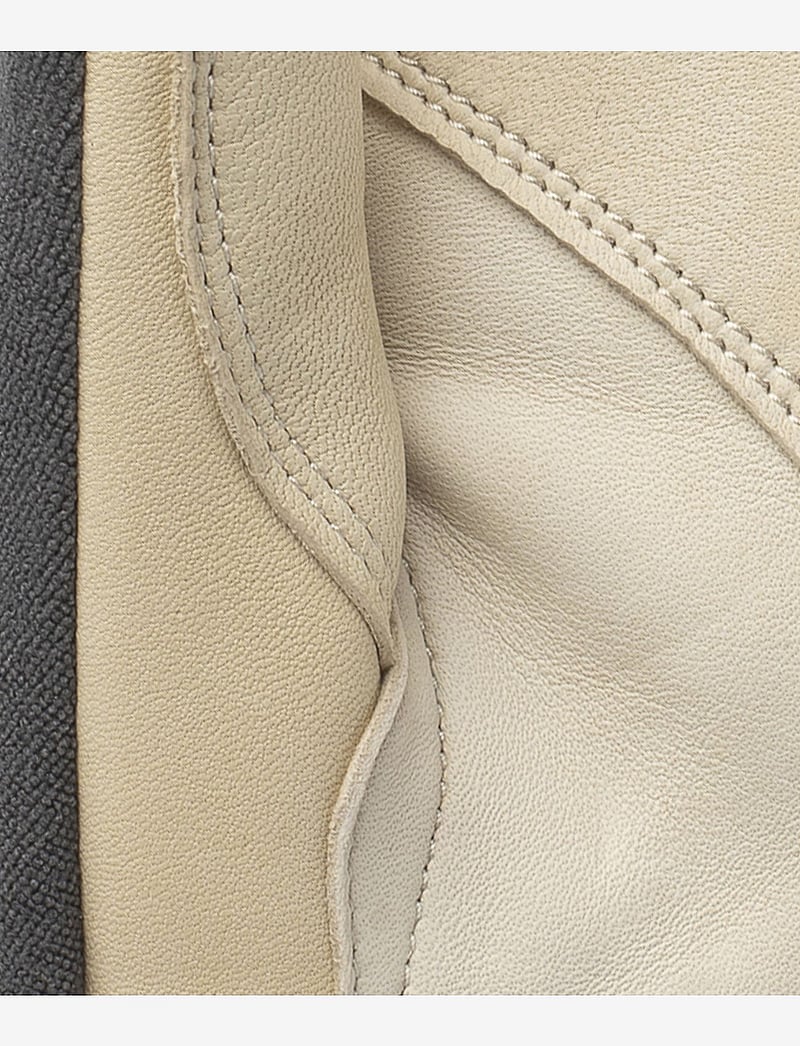 Johaug - Thermic Racing Mittens - thumb gloves - tblck - 4