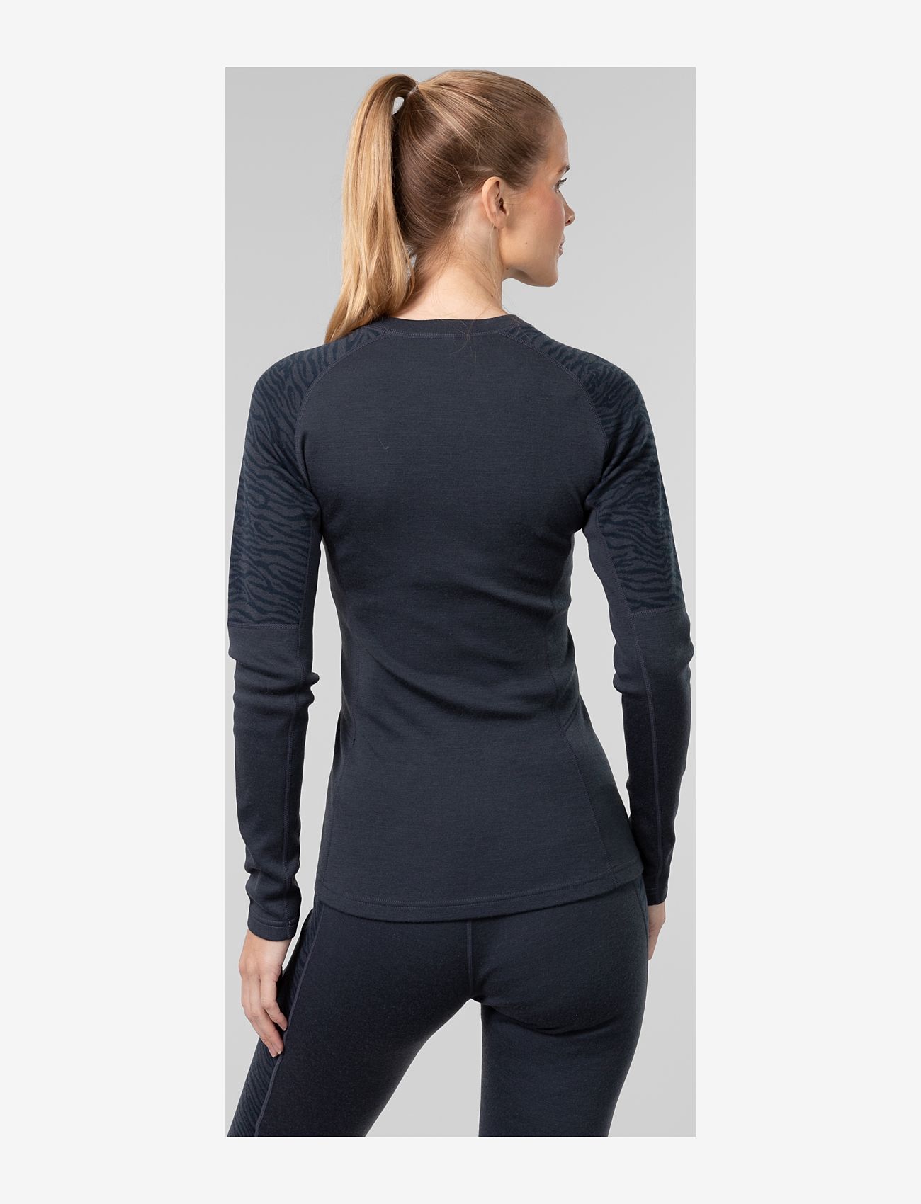 Johaug - Elevate Wool Long Sleeve - jacken & mäntel - ink - 3