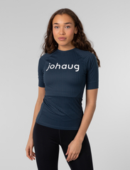 Johaug - Rib Tech Tee - t-shirts - matte navy - 2