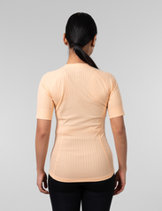Johaug - Rib Tech Tee - t-shirts - orange - 2