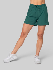 Johaug - Strut Microfiber Shorts - træningsshorts - dteal - 1