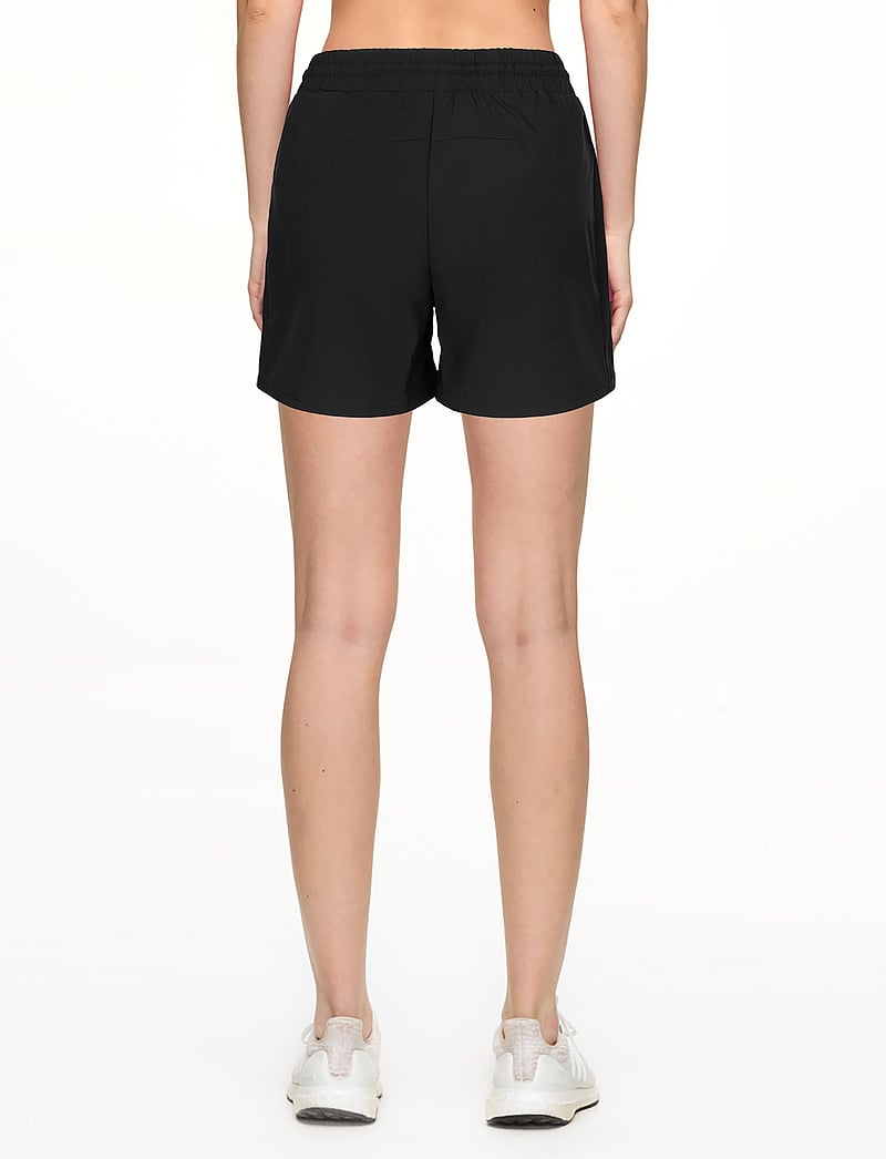 Johaug - Strut Microfiber Shorts - löparshorts - tblck - 5