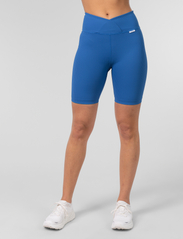 Johaug - Rupture Rib Bikelenght - trening shorts - blue - 2