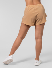 Johaug - Discipline Shorts 2.0 - lühikesed spordipüksid - brown - 3