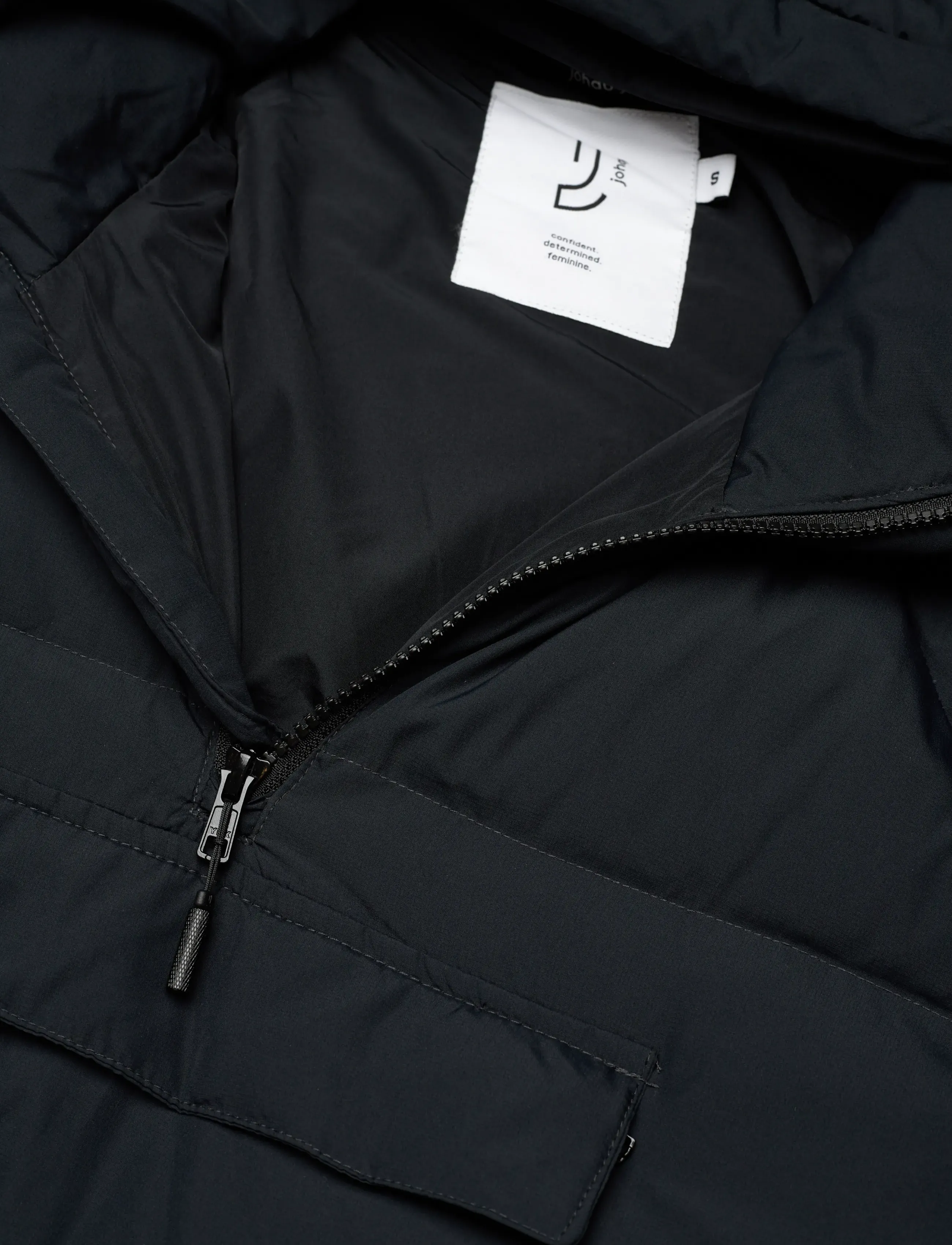 Johaug - Adapt Down Poncho 2.0 - tblck - 5