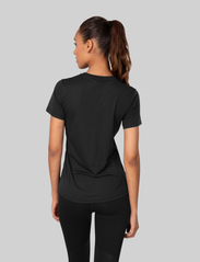 Johaug - Discipline Tee - kortermede skjorter - black - 3