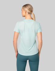 Johaug - Discipline Tee - short-sleeved shirts - mint - 2