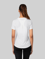 Johaug - Discipline Tee - short-sleeved shirts - white - 2