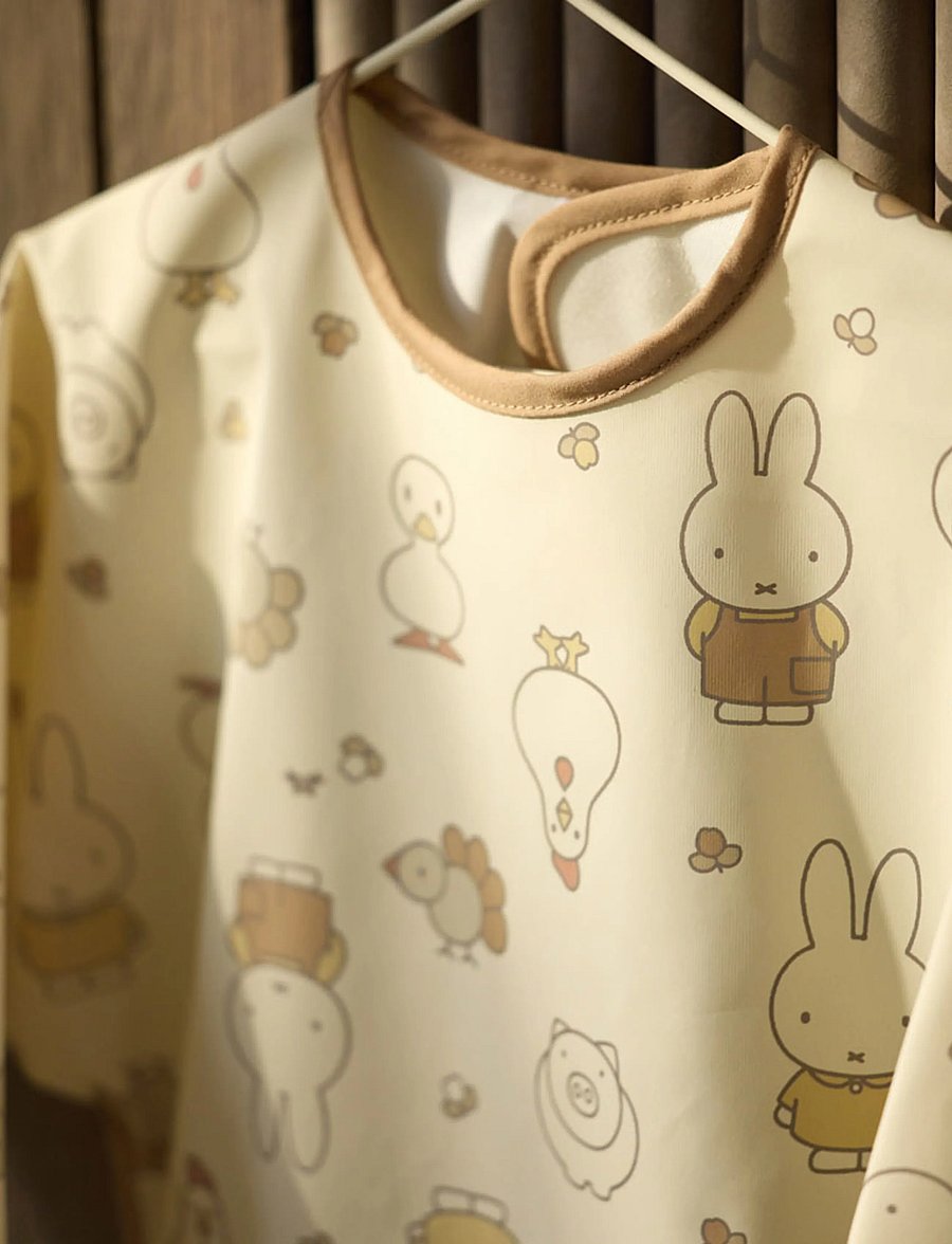 Jollein - Bib Waterproof with Sleeves - långärmad haklappar - miffy family farm - 0