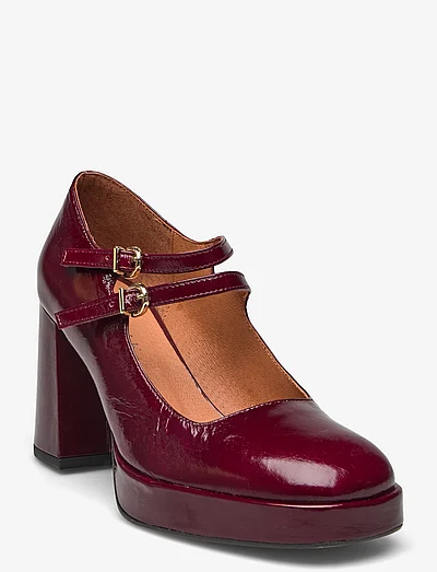 Ladies 2025 burgundy shoes