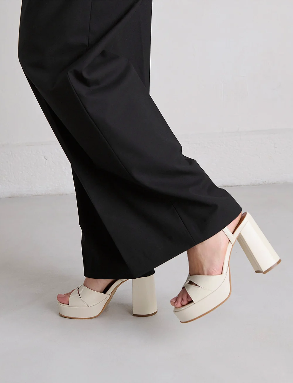 Jonak Paris - 264-JUSTINE CUIR BRILLANT - sandaletten - ecru - 0