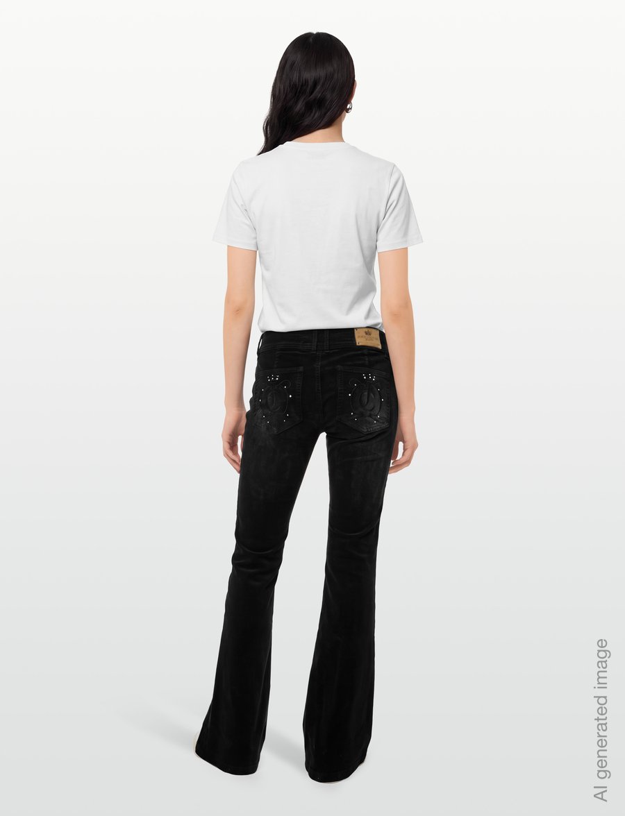 Juicy Couture - CREST VELOUR DENIM LOW RISE FLARE - schlaghosen - washed black denim - 4