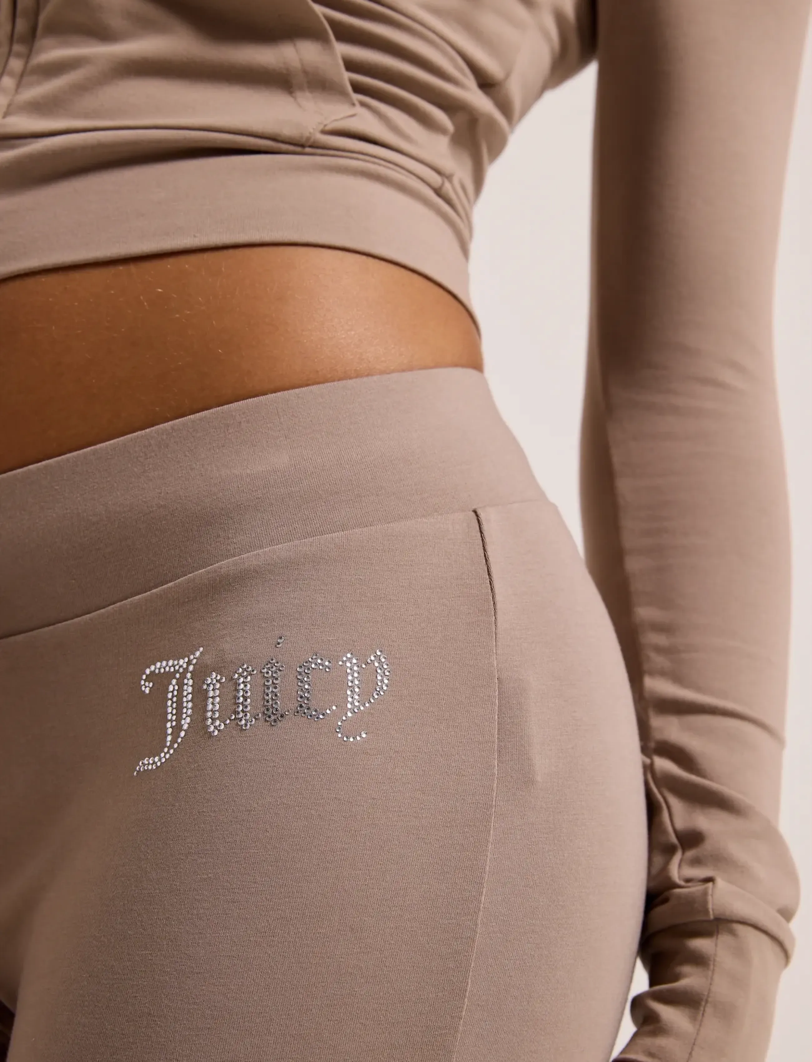 Juicy Couture - DIAMANTE JERSEY LOW RISE PANT - sweatpants - fungi - 5