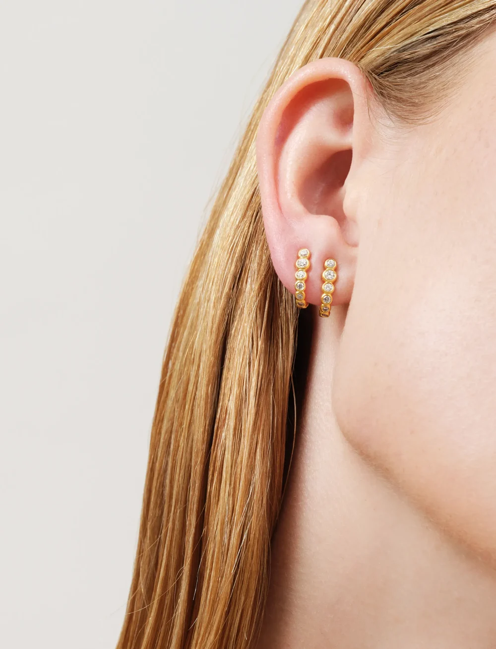 Julie Sandlau - Grace Curve Earstud - creoler & hoops - gold - 0