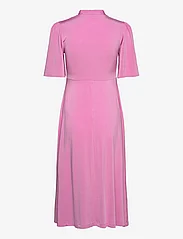 Jumperfabriken - Riley - midi-jurken - pink - 1
