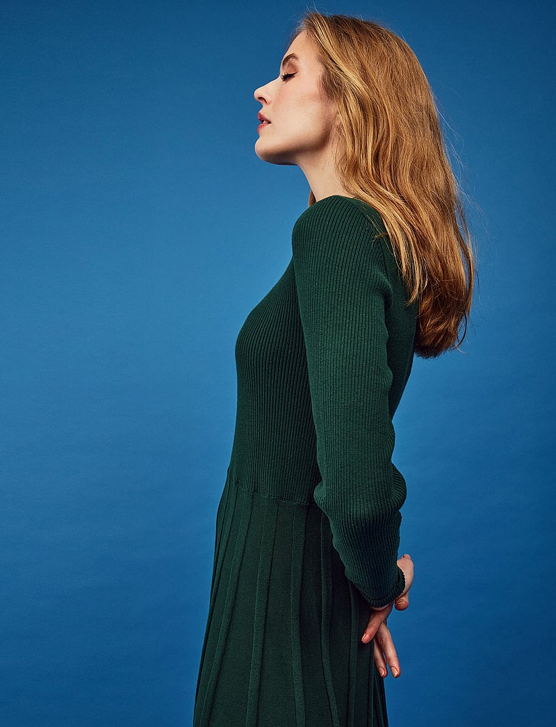 Jumperfabriken - Henna Dress - strikkjoler - darkgreen - 3