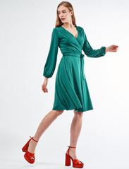 Jumperfabriken - Annie dress green - slå-om-kjoler - green - 3