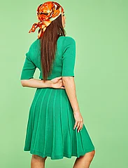Jumperfabriken - Milly Dress - neulemekot - green - 3