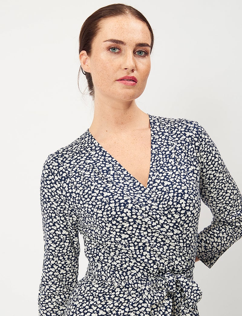 Jumperfabriken - Celia Dress - wickelkleider - navy - 3