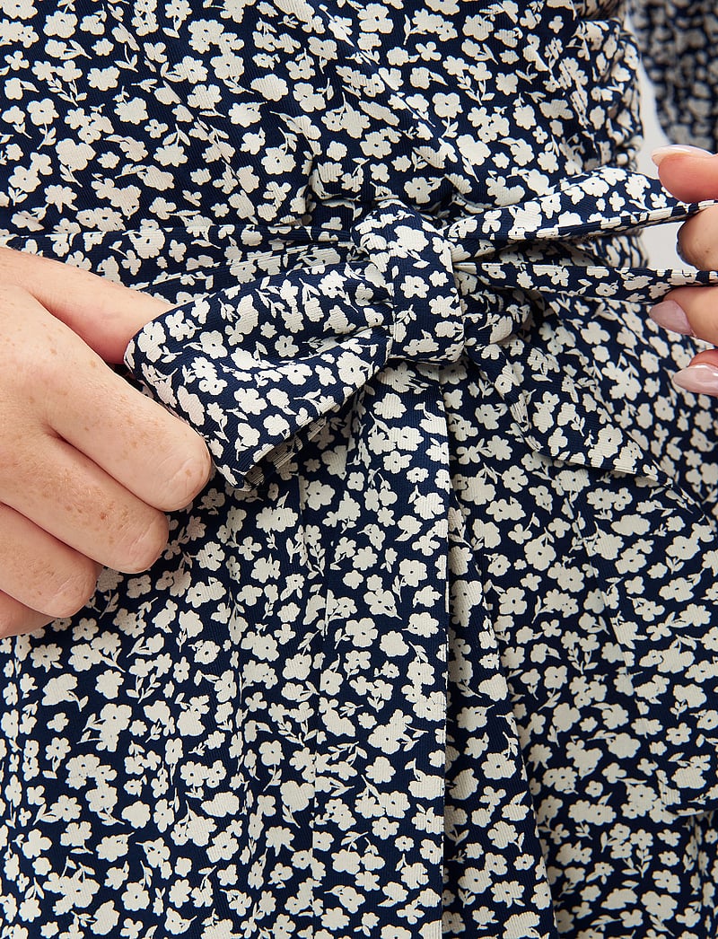 Jumperfabriken - Celia Dress - wickelkleider - navy - 4