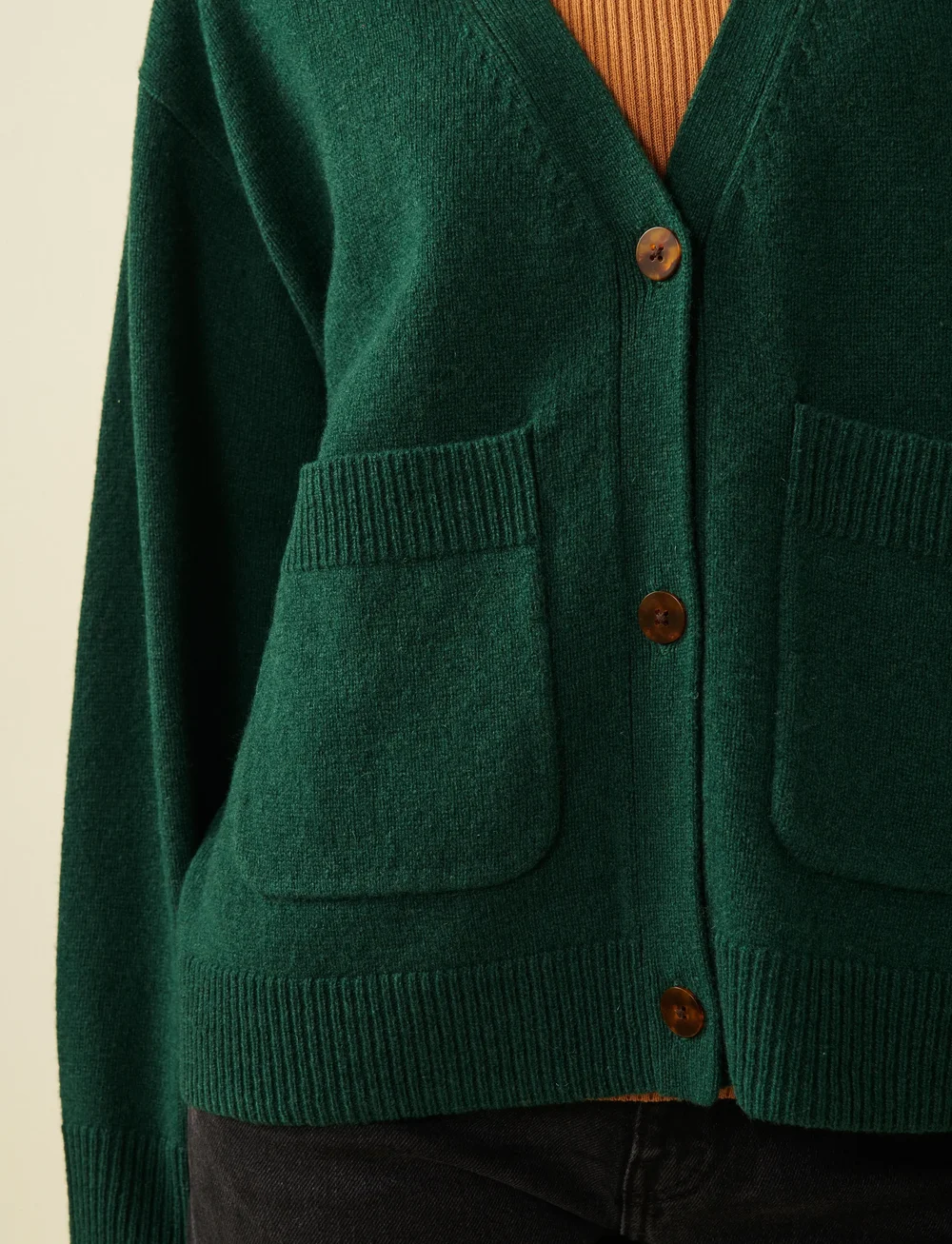 Jumperfabriken - Estrid cardigan - koftor - green - 5