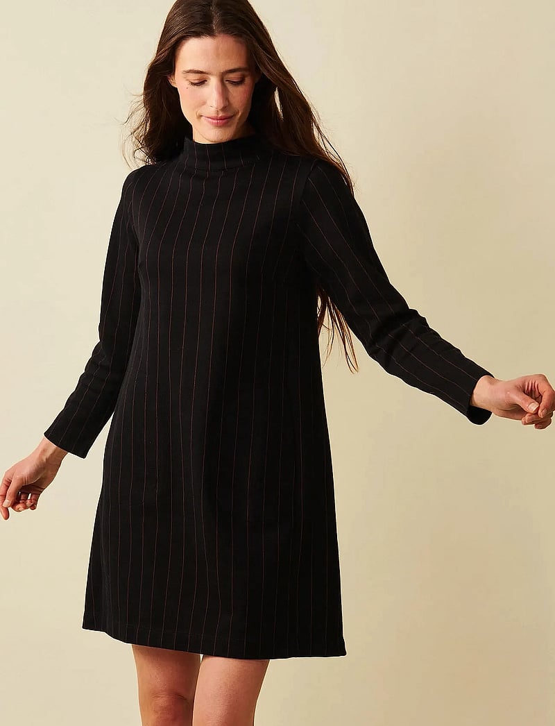Jumperfabriken - Bernadette Stripe Dress - korte kjoler - black - 4
