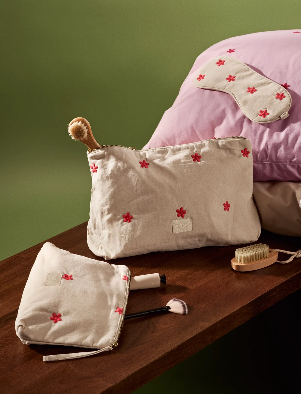 Juna - Daisy Karla Toiletry Bag 30x10x20 cm sand/red - sminkväskor - sand/red - 0