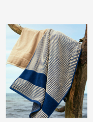 Juna - Check Towel 70x140 cm dark blue/sand - alhaisimmat hinnat - dark blue/sand - 6