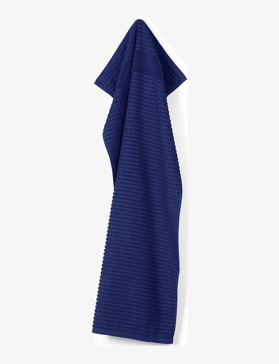Juna - Check Towel 50x100 cm navy blue - badetücher - navy blue - 1