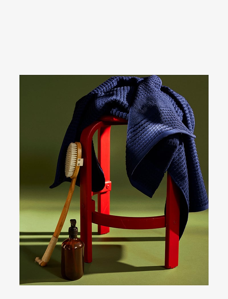 Juna - Check Handduk 50x100 cm marinblå - badlakan - navy blue - 3