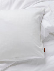 Juna - Cube Bed linen 150x210 cm SE - pussilakanat - white - 1