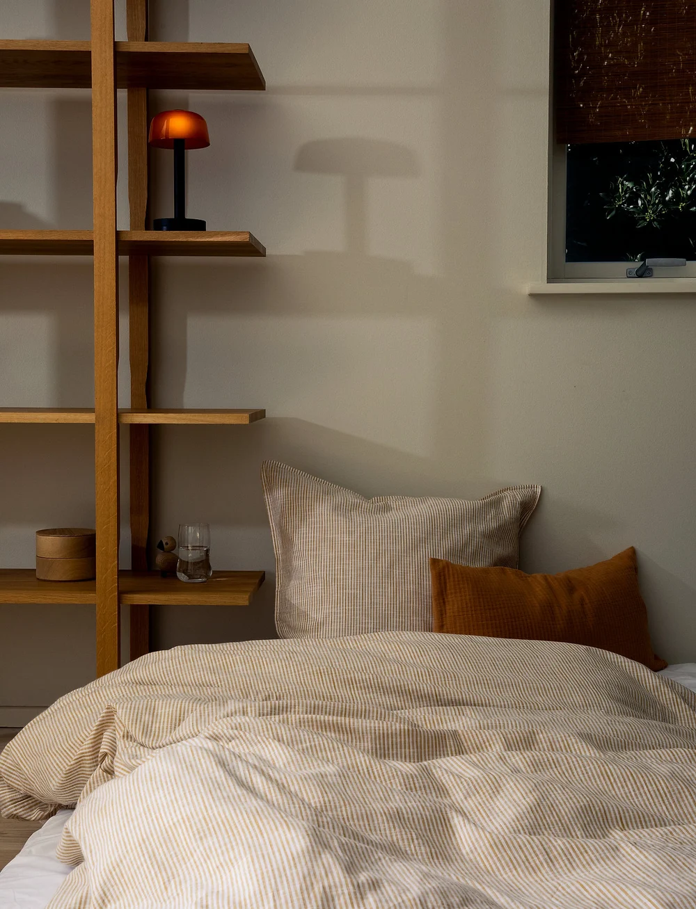 Juna - Monochrome Lines Påslakanset 150x210 cm SE - köp efter pris - ochre/white - 3