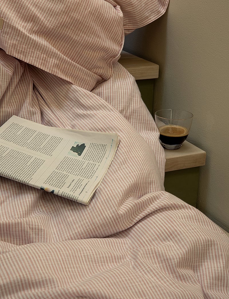 Juna - Monochrome Lines Sengetøj 140x200 cm DK - køb efter pris - rose/white - 2