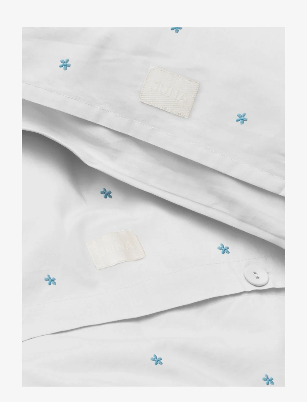 Juna - Daisy Påslakanset 150x210 cm vit/ljusblå SE - köp efter pris - white/light blue - 1